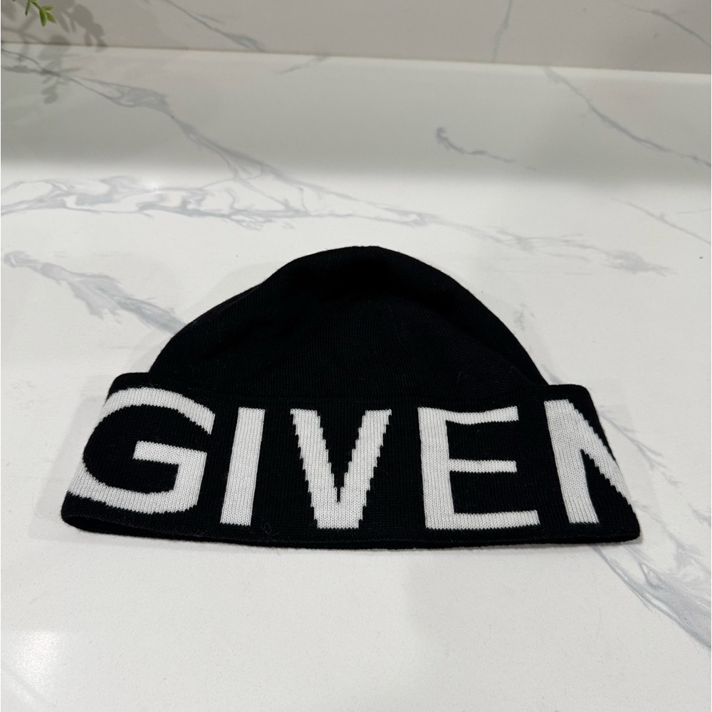SOLD-Perfect Givenchy Beanie 🤍🖤🥰
